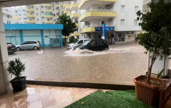 mersinde-saganak-yagis-felaket-getirdi-sel-sularina-kapilan-kadinin-cansiz-bedeni-bulundu-1669303282422.jpg Mersin'de sağanak yağış felaket getirdi: Sel sularına kapılan kadının cansız bedeni bulundu-5
