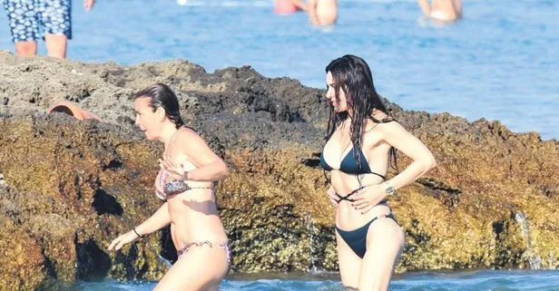 Çeşme güzeli Defne Samyeli, siyah bikinisiyle düşman çatlattı