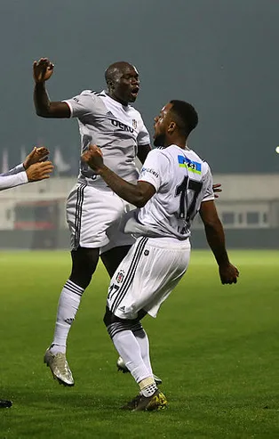 Beşiktaş'ın yıldızına teklif yağıyor! Takımdan ayrılacak mı?