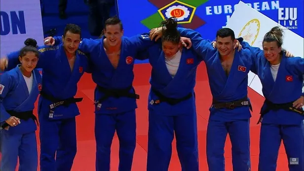 besiktas-gecen-sezon-aboubakar-ve-larin-katkilarini-mumla-ariyor-batshuayi-ve-kenan-karaman-geride-kaldi-1638133430749.jpeg Beşiktaş geçen sezon Aboubakar ve Larin katkılarını mumla arıyor! Batshuayi ve Kenan Karaman geride kaldı-13