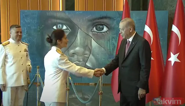 Külliye'de '30 Ağustos' kabulleri! Başkan Erdoğan'dan Türkiye'nin ilk kadın amirali Gökçen Fırat'a: Sen benim hemşehrimdin he? - 5