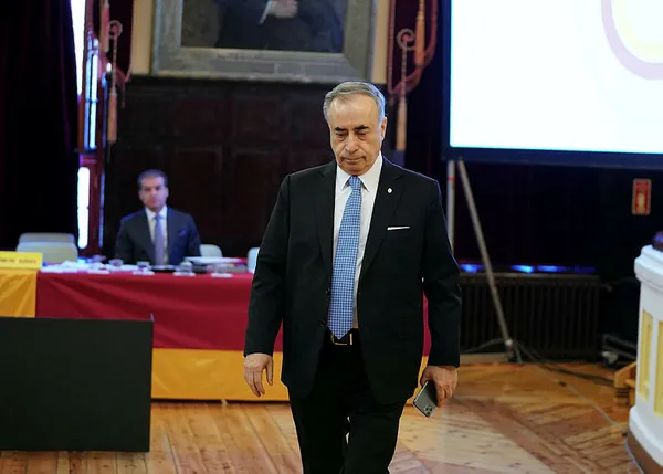 galatasaray-divan-kurulunda-sok-olay-apar-topar-salonu-terk-ettiler-1583929164281.jpg Galatasaray Divan Kurulu'nda şok olay! Apar topar salonu terk ettiler-1