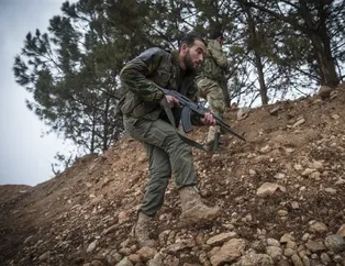 Elleri tetikte hazır bekliyorlar
