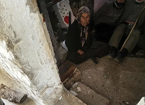 Teröristler yaşlı köylüleri bağlayıp mayınla tuzakladı-2