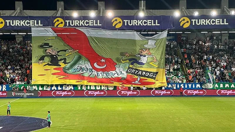 Çaykur Rizespor taraftarından Filistin pankartı! Türkiye detayı büyük beğeni topladı-3