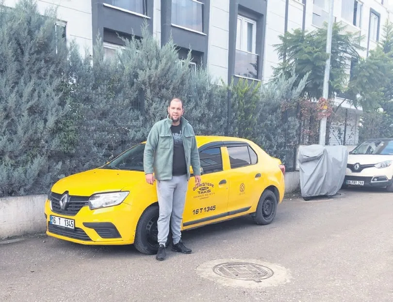 Bursa’da taksici Semih Korkmaz bulduğu 5 bin 500 euroyu sahibine teslim etti