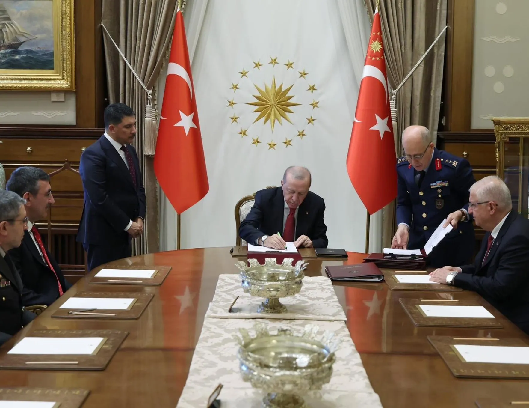Uzaya çıkan ilk Türk astronot Alper Gezeravcı’ya yeni rütbe: YAŞ kararıyla tuğgeneral oldu