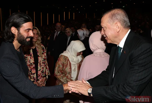 SON DAKİKA: Başkan Recep Tayyip Erdoğan Yusuf İslam'ın (Cat Stevens) Beştepe'deki konserini izledi! Yusuf İslam Erdoğan'a gitarını hediye etti - 12