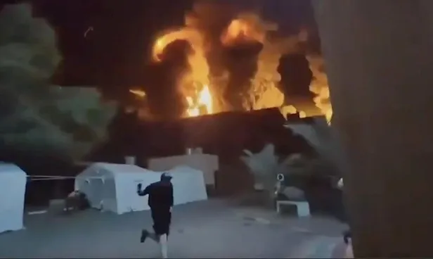 canli-takip-soykirimci-israil-sivillere-bomba-yagdiriyor-beyaz-saray-acikladi-soykirima-4-saatlik-mola-1699562198377.jpeg CANLI TAKİP | Soykırımcı İsrail sivillere bomba yağdırıyor! Şifa Hastanesi'ndeki poliklinik binasını bombaladı! Çok sayıda ölü ve yaralı var-8