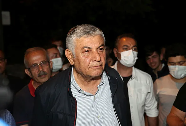 İstanbul Sarıyer Bahçeköy'de önceden boşaltılan 9 katlı bina çöktü: Park halindeki 3 otomobil hasar gördü-3