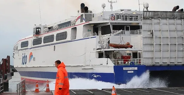 İstanbul’da deniz ulaşımına fırtına engeli