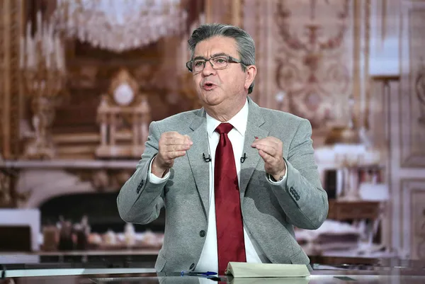 son-dakika-fransada-cumhurbaskanligi-secimi-gunu-12-aday-yarisacak-iste-dakika-dakika-fransa-cumhurbaskanligi-1649570631265.jpg SON DAKİKA: Fransa'da cumhurbaşkanlığı seçimi günü: Macron ile Marine Le Pen ikinci tura kaldı-4