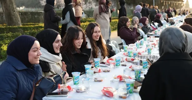 İZÜ kampüsünde 2 bin öğrenciyle iftar