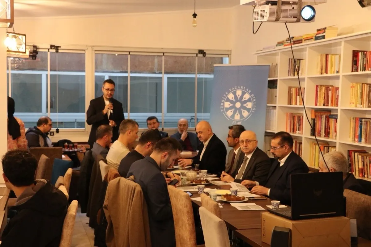 tyb-abd-israil-iran-gerilimini-masaya-yatirdi-1777054330910.jpeg Türkiye Yazarlar Birliği ABD/İsrail-İran gerilimini masaya yatırdı! “Gerçeklikle kehanetlerin birbirine karıştığı” süreç vurgusu-4