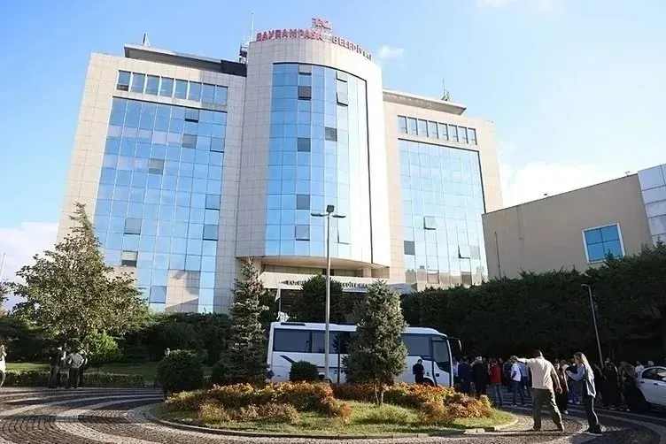 2-milyon-400-bin-tllik-ihale-parasi-arabaya-mi-yuklendi-bayrampasa-belediyesindeki-rusvet-carki-baklavaci-kosk-1771007652050.jpeg 2 milyon 400 bin TL'lik ihale parası arabaya mı yüklendi? Bayrampaşa Belediyesi'ndeki rüşvet çarkı: Baklavacı Köşkeroğlu'nun da adını verdi-2