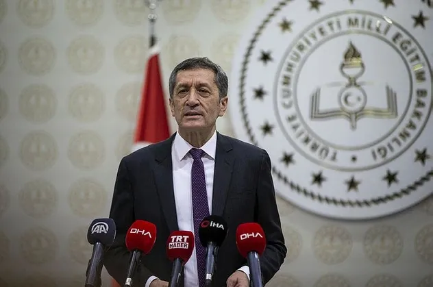 Son dakika: Milli Eğitim Bakanı Ziya Selçuk uyardı: "İşe maskemizi takarak başlayalım"