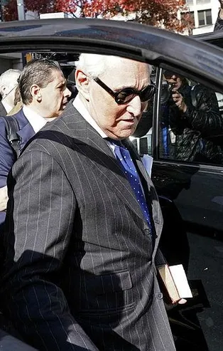 Trump'ın eski danışmanı Roger Stone "Kongre'ye yalan söylemekten" suçlu bulundu