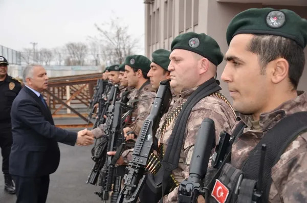 Özel harekat polisleri Afrin'e dualarla uğurlandı-8
