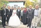 Hac parasıyla genç çifte düğün yaptılar