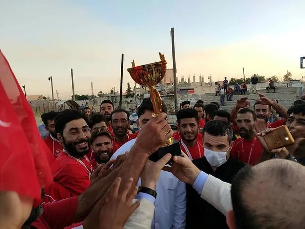 Suriye’de Barış Pınarı Futbol Turnuvası: Teröristlerin gezdiği sahalarda artık halk top oynuyor-4