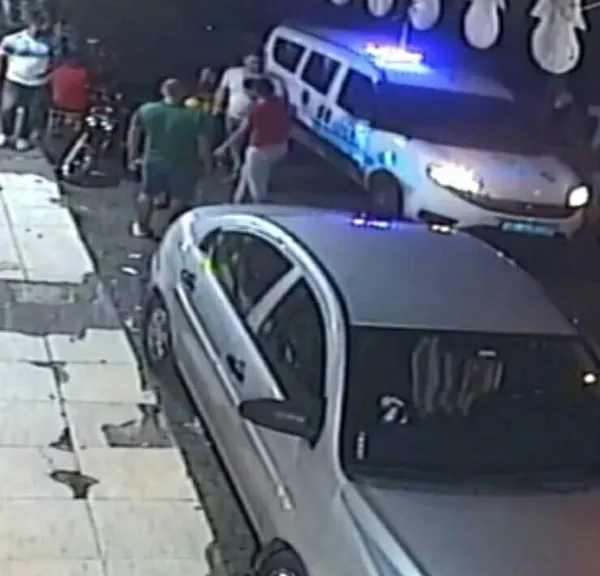 izmir-konakta-sokak-ortasinda-esinden-siddet-goren-kadin-sikayetci-olmadi-1627298957455.jpg İzmir Konak'ta sokak ortasında eşinden şiddet gören kadın şikayetçi olmadı-7