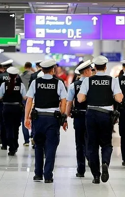 Frankfurt Havalimanı'nda 'bomba' alarmı