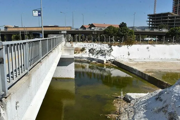 İzmir'de Meles Deltası'ndan 'kötü koku yayılıyor' şikayeti: "3 maskeyle buradan geçiyoruz"-2