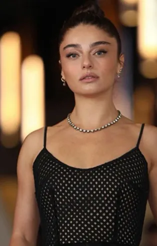 Sapık kabusu yaşayan Ayça Ayşin Turan ve Serenay Sarıkaya'ya için pehlivanlı önlem!