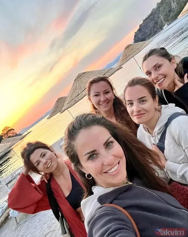 Gençlik iksirini bulan Pınar Altuğ mini şortuyla 'benim' diyene meydan okudu! Yogaya merak salan Pınar Altuğ her geçen gün... - 10