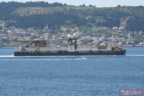 Karadeniz gazını karaya çıkarmak için deniz tabanına boruları yerleştirecek 'Castoro 10' gemisi Çanakkale Boğazı'ndan geçti - 13