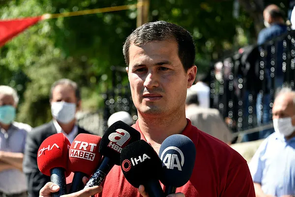 tuncelide-teror-orgutu-pkknin-3-yil-once-orucluyken-sehit-ettigi-ogretmen-necmettin-yilmaz-mezari-basinda-anildi-1594912287662.jpg Tunceli'de terör örgütü PKK'nın, 3 yıl önce oruçluyken şehit ettiği öğretmen Necmettin Yılmaz mezarı başında anıldı-6