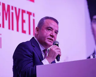 CHPli Muhittin Böcekten bir skandal daha! Oyuncuları seçmelere sokmadan Şehir Tiyatrolarına aldı!