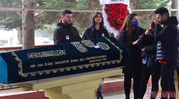 Babası 47 yaşında kan kanserinden hayatını kaybetmişti! Genç oyuncu Helin Kandemir'in babasının tabutu başında gözyaşlarına hakim olamadı - 5