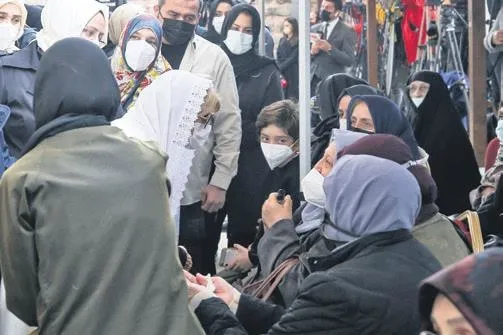 Milli Teknoloji Hamlesi'nin öncü ismi Özdemir Bayraktar, Fatih Camii'nden son yolculuğuna uğurlandı-3