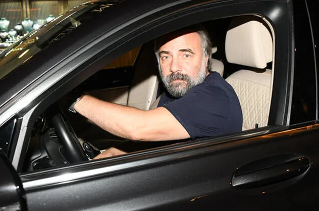 Eşkıya Dünyaya Hükümdar Olmaz'ın Hızır'ı Oktay Kaynarca Bebek'te: Biz ev sahibi, siz misafirsiniz