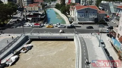 Kadıköy’deki Kurbağlıdere alarm veriyor! Deniz salyası beton gibi yüzeyi kapladı