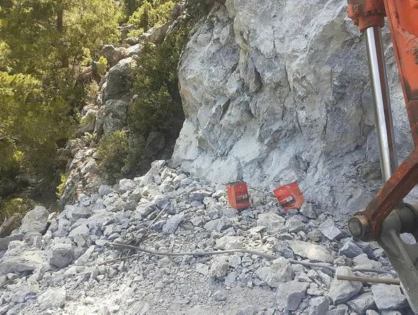 1657824294169.jpg Antalya'da yol yapım çalışması sırasında patlama! 1 çocuk öldü, 1 çocuk yaralandı-2