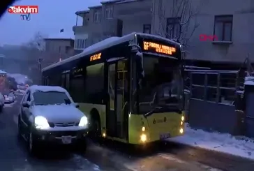 İstanbul'da kar yağışı sonrası İETT otobüsleri yolda kaldı...