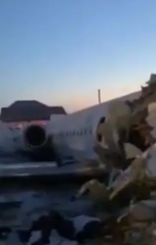 Kazakistan'da yolcu uçağı düştü!