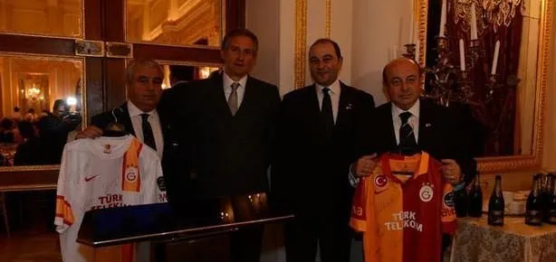 Galatasaray yangınını söndüren yardım...