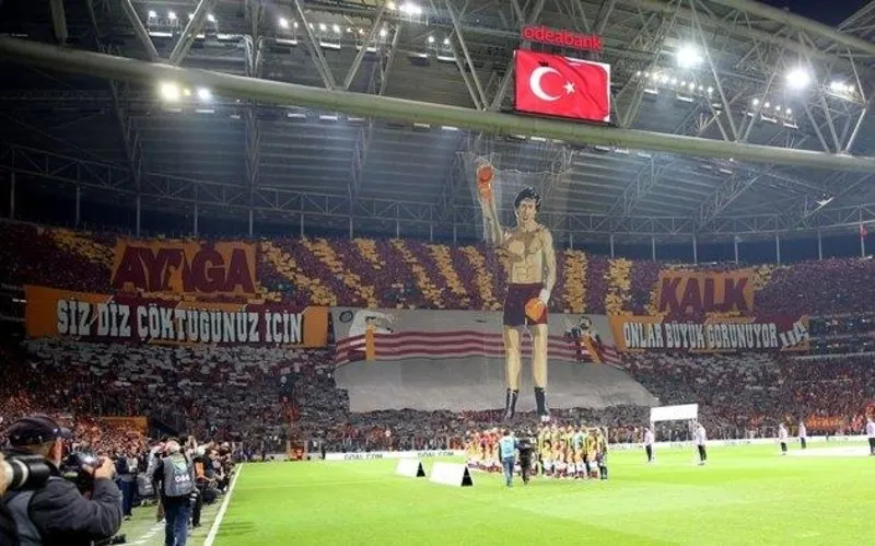 Dev Derbide Skandal Pankart Takvim