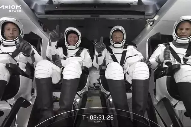 İlk sivil mürettebatlı uzay uçuşu SpaceX'in Falcon 9 roketi ile gerçekleştirildi! 165 milyon dolar ödediler 10 gün sürecek