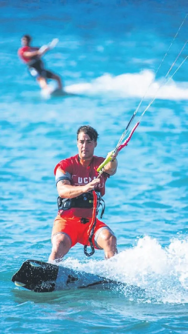 Sarp Levendoğlu Datça'da sörf yaptı