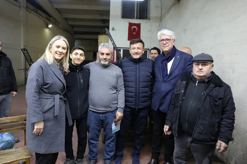 Son dakika: Cumhur İttifakı'nın İzmir adayı Hamza Dağ esnafla sahur yaptı: En geç bir sene içinde en iyi hale getireceğiz-7