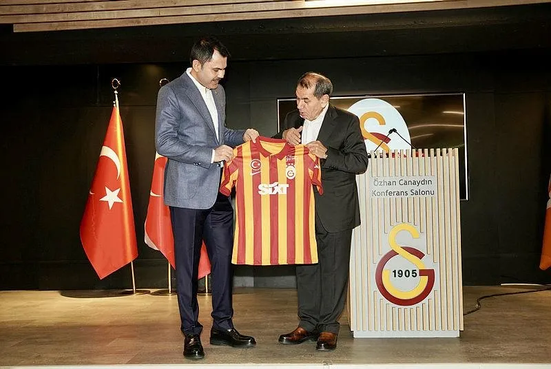 murat-kurum-istanbul-icin-bir-sans-diyen-galatasaray-baskani-dursun-ozbek-geri-adim-atmadi-deprem-sonrasi-uyum-1706101139846.jpeg "Murat Kurum İstanbul için bir şans" diyen Galatasaray Başkanı Dursun Özbek geri adım atmadı: Deprem sonrası uyumlu ve verimli çalıştık-4