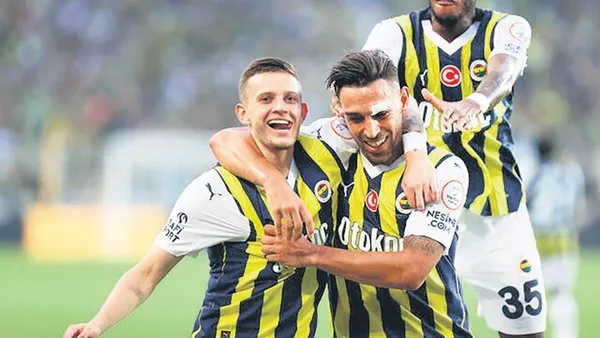 fenerbahcenin-ligde-gol-yukunu-4-futbolcu-cekiyor-1696283632150.jpeg