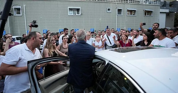 CHP'li İzmir Büyükşehir Belediyesi'nde memurlar iş bıraktı: Bize ekmek yoksa size huzur yok