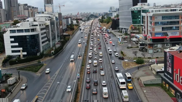 son-dakika-istanbula-yagmur-yagdi-trafik-yogunlugu-yuzde-60i-gecti-1631250327453.jpg SON DAKİKA: İstanbul'a yağmur yağdı! Trafik yoğunluğu yüzde 60'ı geçti-7