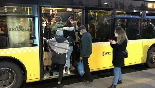 istanbulda-metrobuste-tika-basa-yolculuk-sosyal-mesafe-yine-unutuldu-1605630407838.jpeg