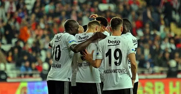 Beşiktaş geri düştüğü karşılaşmada Antalya’yı yıktı